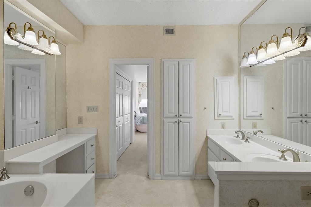 5200 Keller Springs Road, Unit 1315 Dallas, TX 75248 - Photo 14 of 40 a bathroom with a sink and a mirror