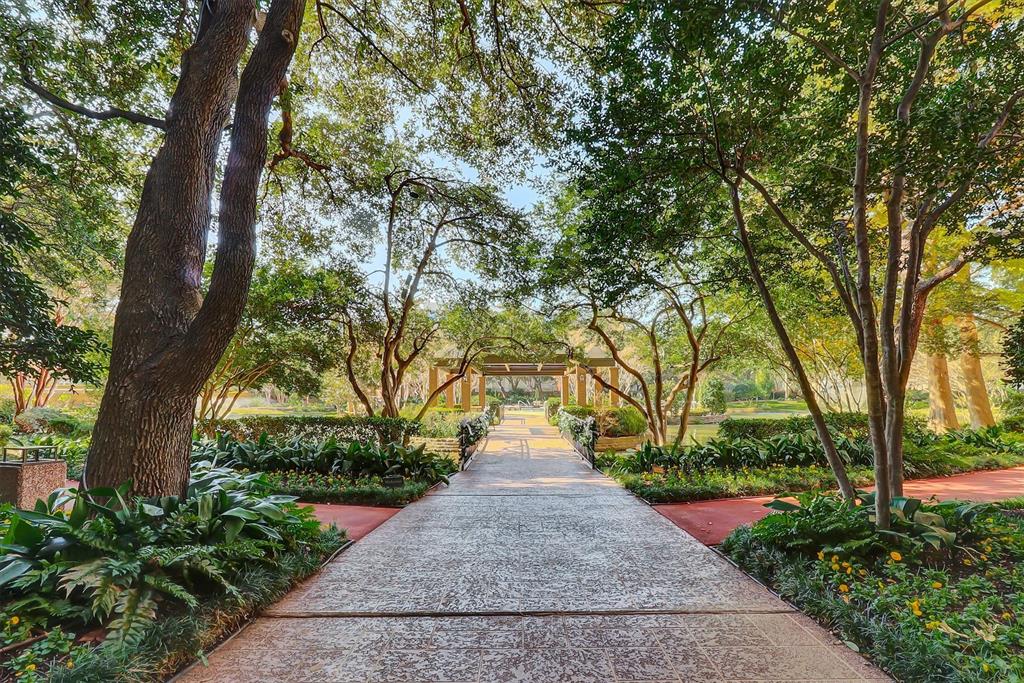 5200 Keller Springs Road, Unit 1315 Dallas, TX 75248 - Photo 33 of 40 a park view with large trees