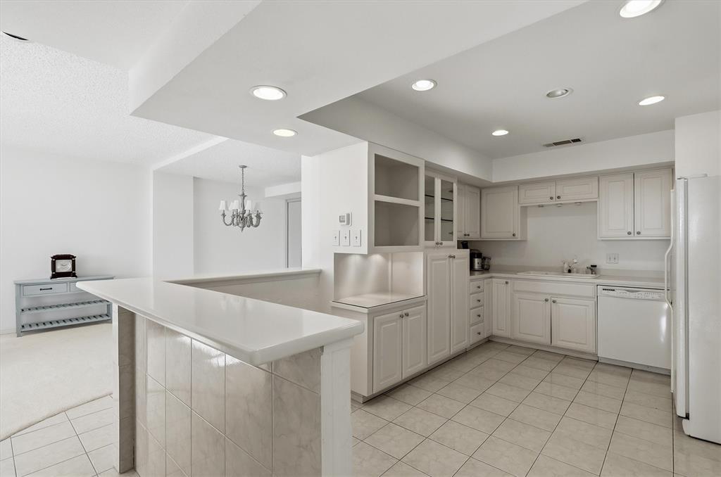 5200 Keller Springs Road, Unit 1315 Dallas, TX 75248 - Photo 5 of 40