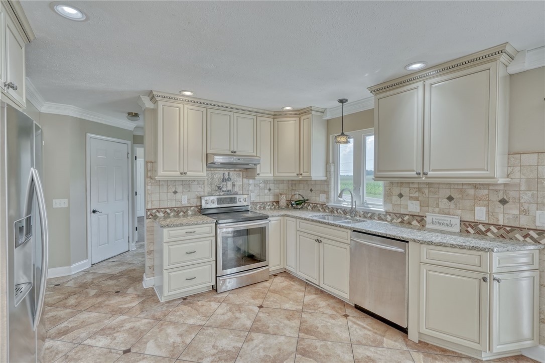 83 Derrick Drive Henrietta, NY 14586 - Photo 11 of 50