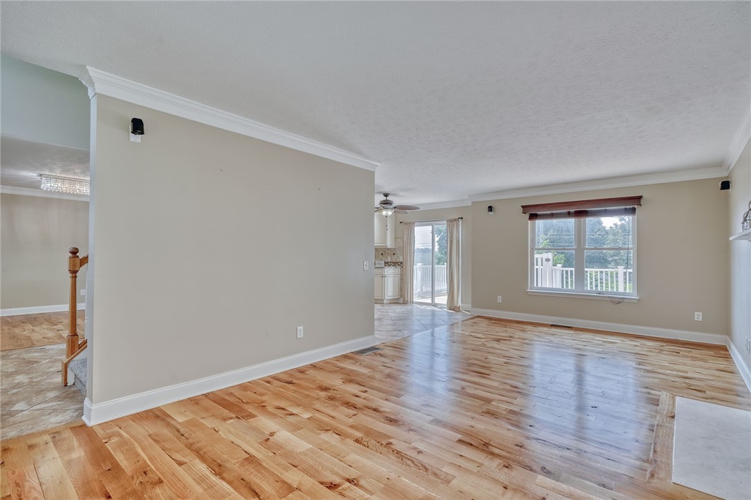 83 Derrick Drive Henrietta, NY 14586 - Photo 4 of 50