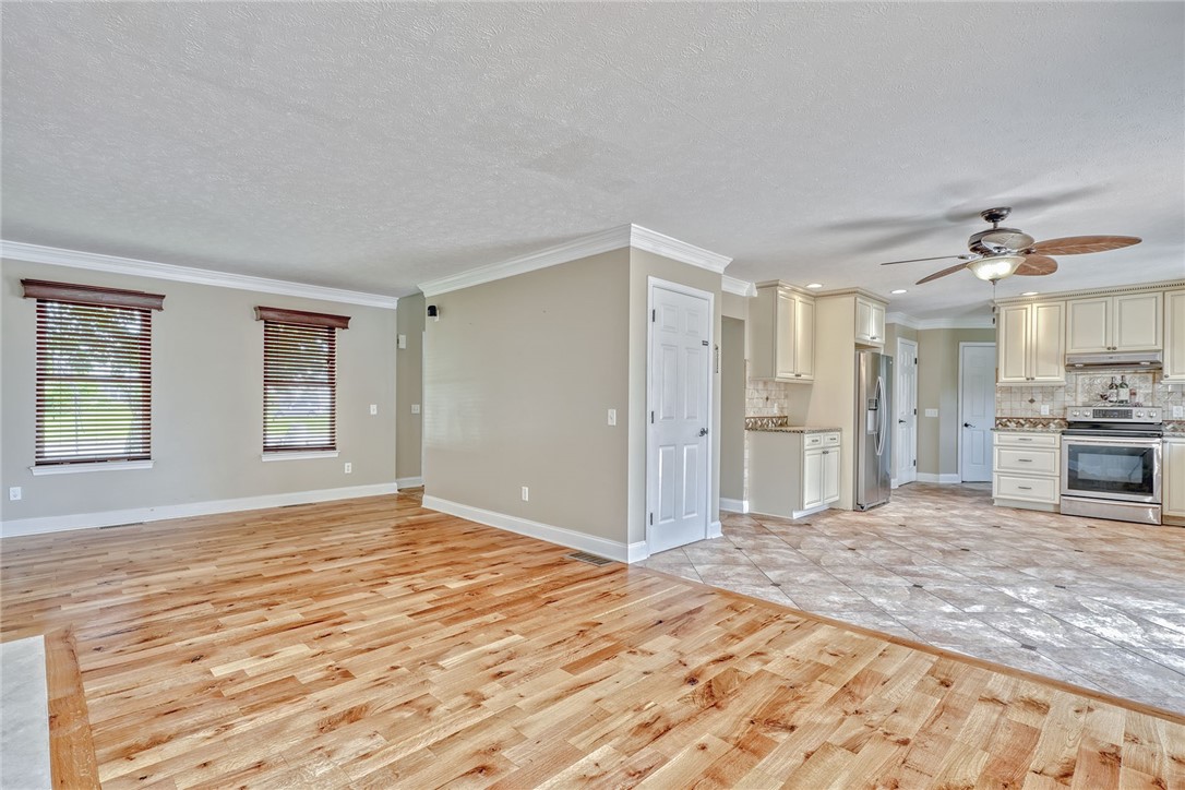 83 Derrick Drive Henrietta, NY 14586 - Photo 6 of 50