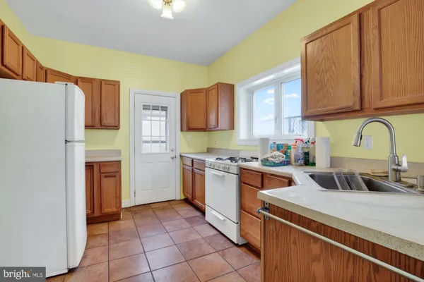 $1,895 | 1910 North Howard Street, Philadelphia, PA 19122