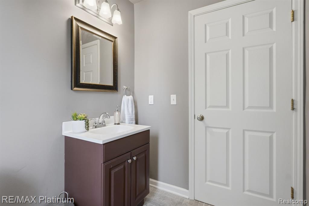 1714 Newgate Lane Howell, MI 48843 - Photo 21 of 27