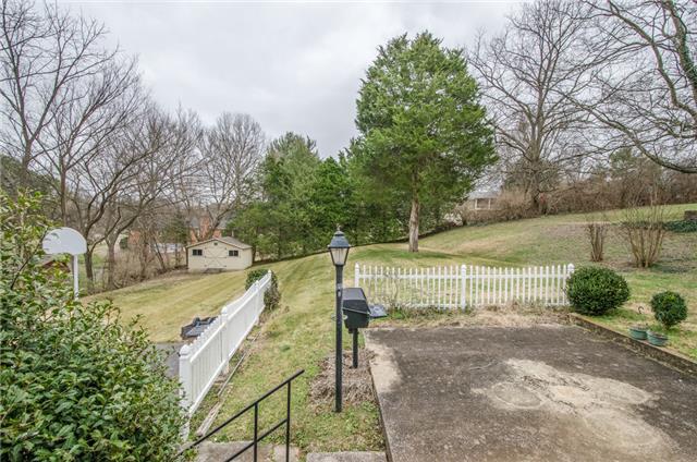 5326 Overton Road Nashville, TN 37220 - Photo 18 of 20 Nice Patio coming off the Den!