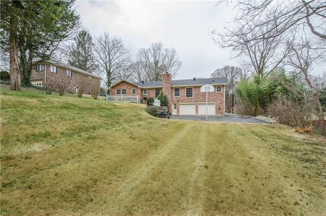 5326 Overton Road Nashville, TN 37220 - Photo 19 of 20 Yard is Large enough for Entertaining!