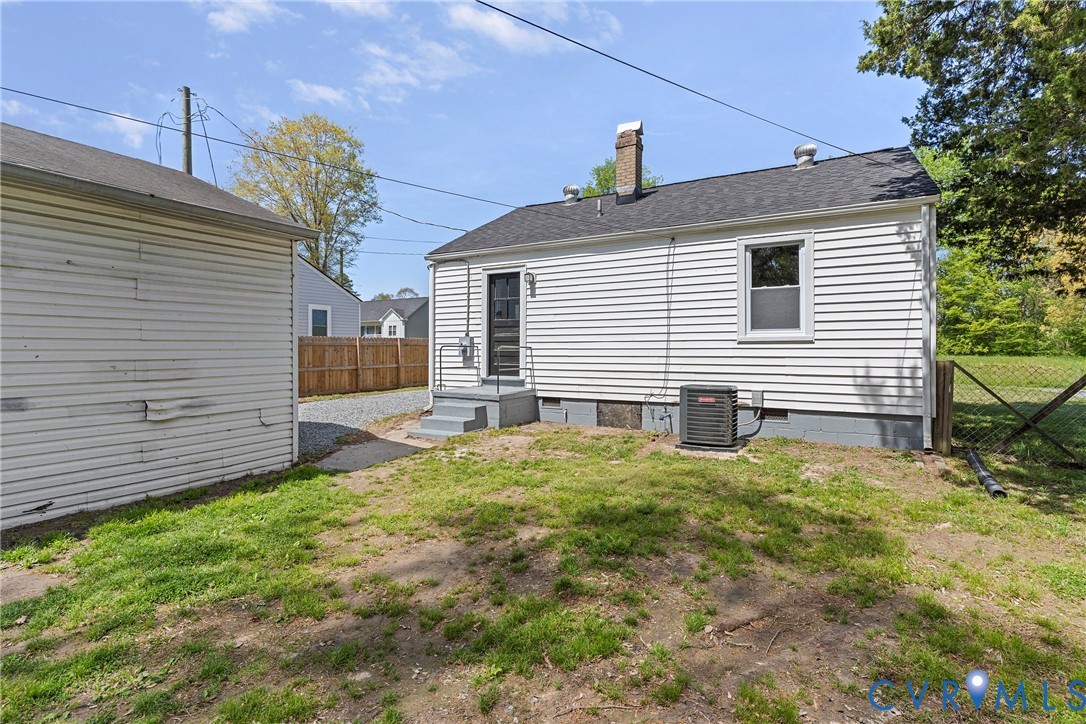 2700 Berry Road Richmond, VA 23234 - Photo 44 of 46 a front view of a house with a yard