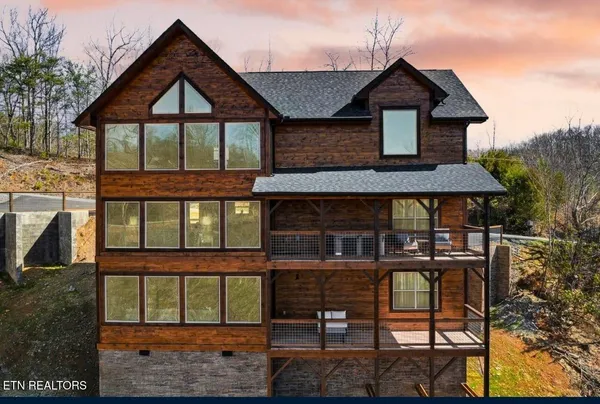 $1,349,000 | 842 Vixen, Gatlinburg, TN 37738