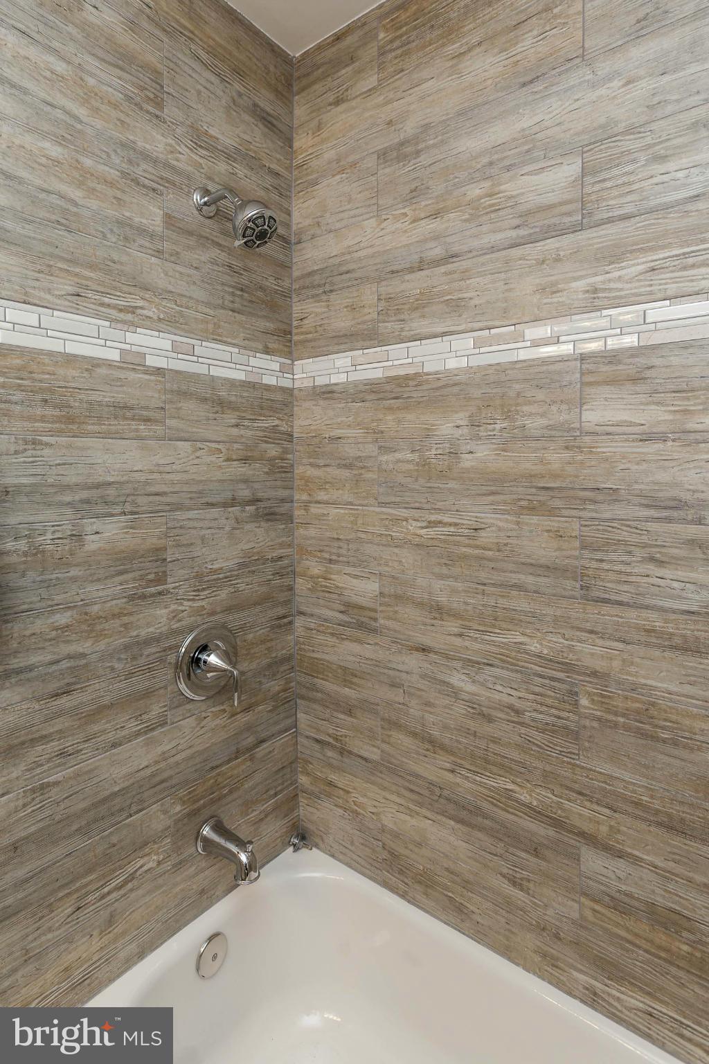 1602 Lochwood Road Baltimore, MD 21218 - Photo 13 of 28 Bath (Master)