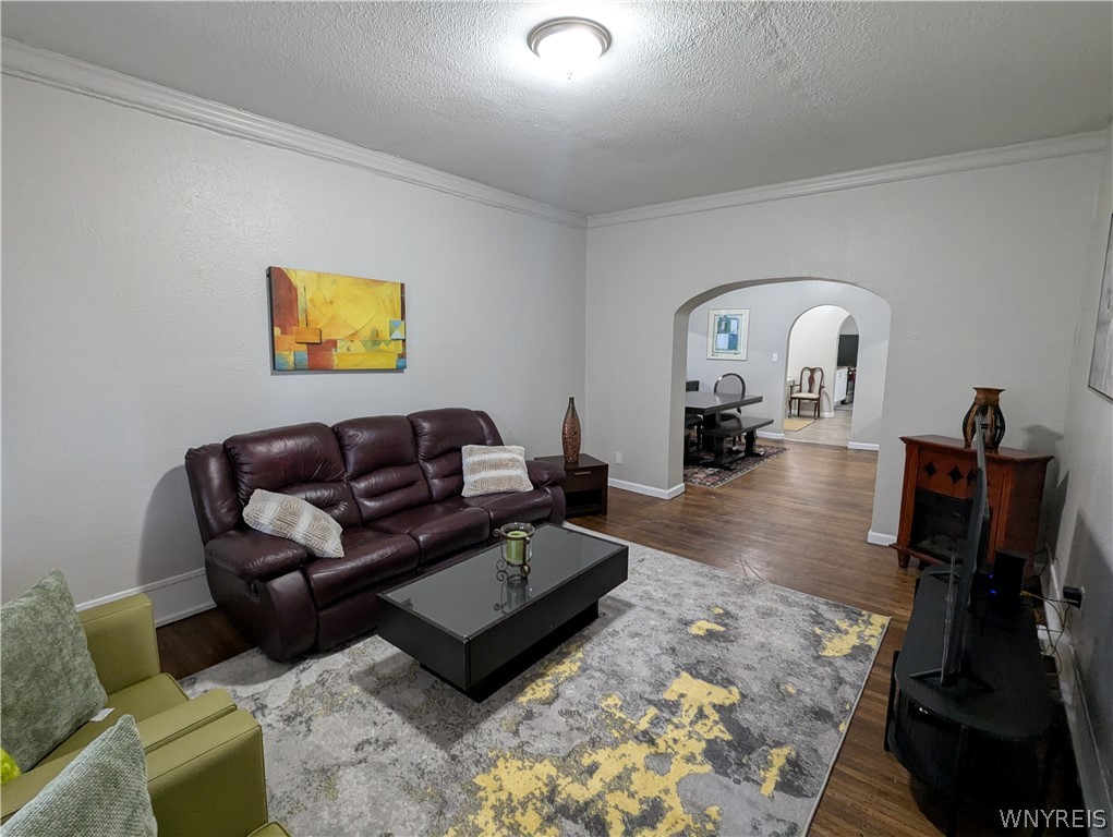 102 17th Street Buffalo, NY 14213 - Photo 2 of 9
