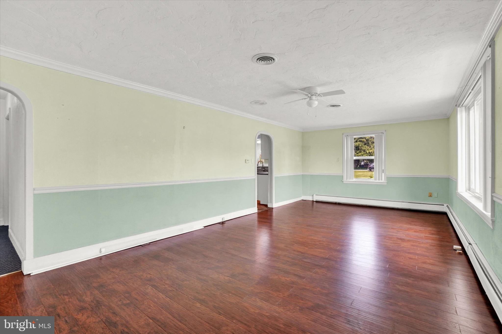 790 Church Road York, PA 17404 - Photo 6 of 27 Living Room