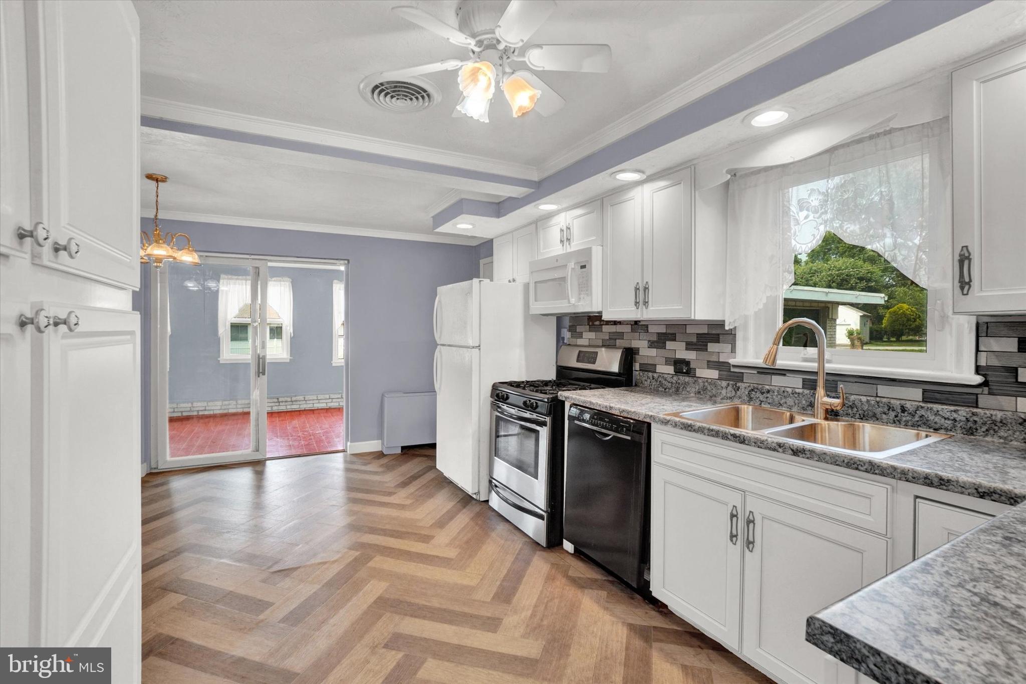 790 Church Road York, PA 17404 - Photo 8 of 27 Eat-In Kitchen
