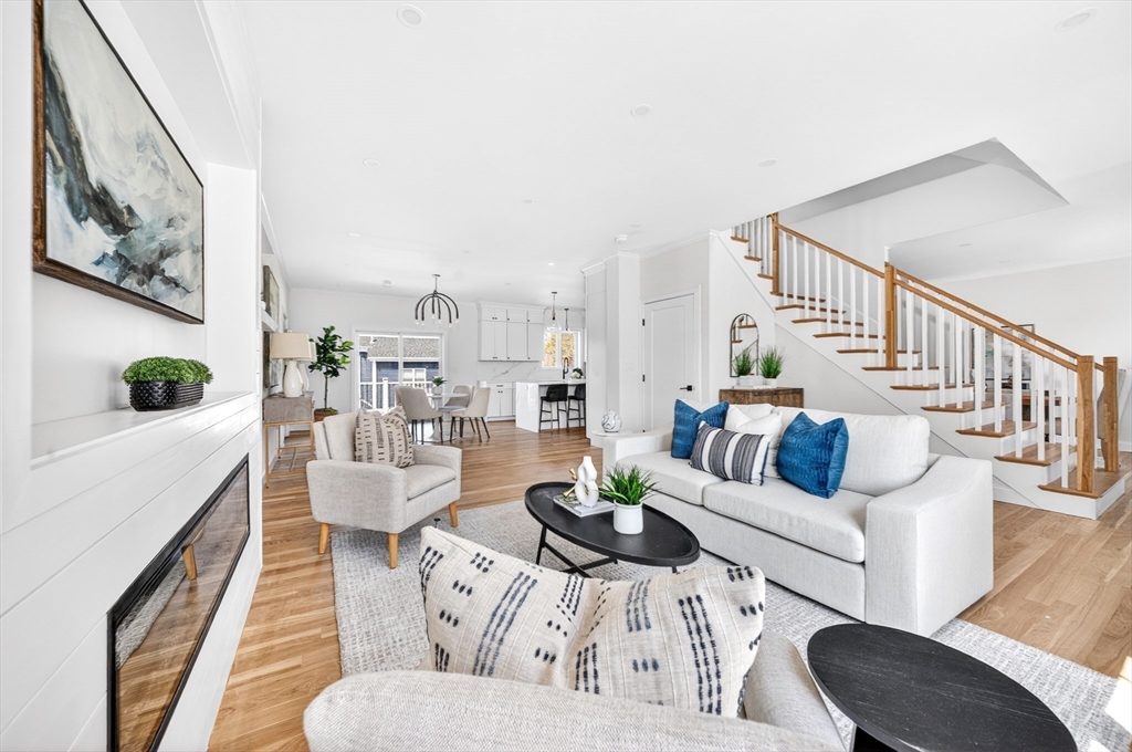 45 Presidents Road Weymouth, MA 02188 - Photo 4 of 23