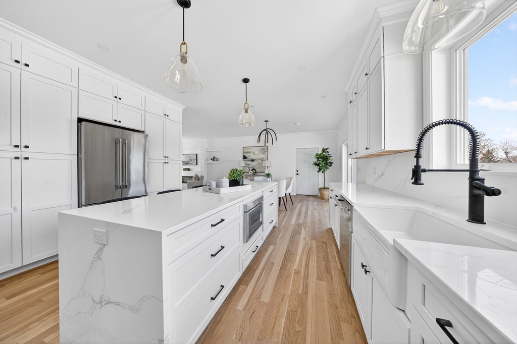 45 Presidents Road Weymouth, MA 02188 - Photo 5 of 23