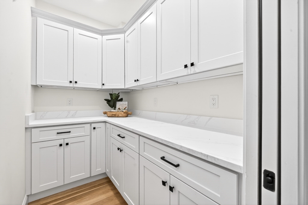 45 Presidents Road Weymouth, MA 02188 - Photo 6 of 23