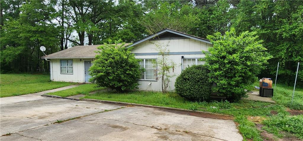 205 Glenview Terrace Winder, GA 30680 - Photo 29 of 29 a front view of a house with a yard and a garden