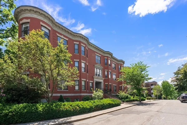 $585,000 | 16 Garrison Road, Unit 8, Brookline, MA 02445