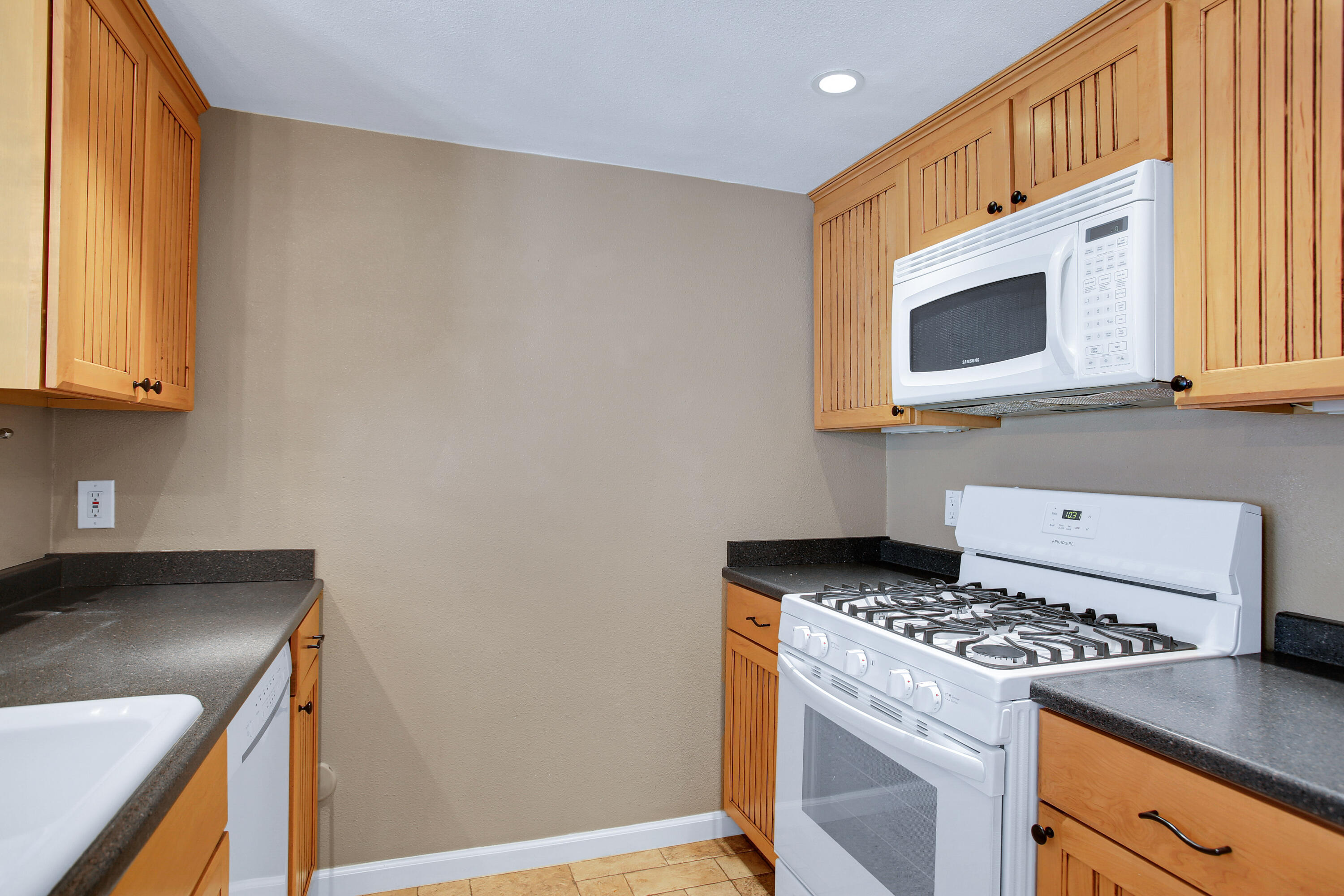 118 El Sueno Road Santa Barbara, CA 93110 - Photo 8 of 23 Kitchen