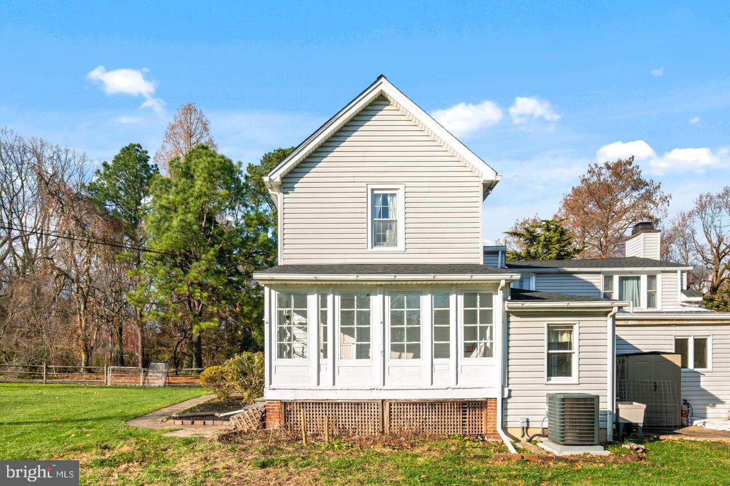 100 South Providence Road Wallingford, PA 19086 - Photo 2 of 56 Side exterior w/ screened in porch from the office