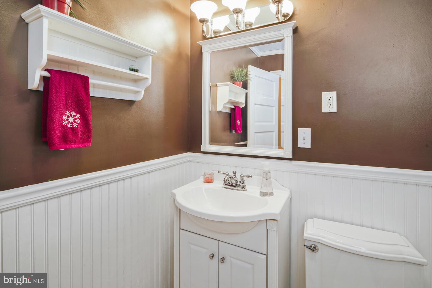 100 South Providence Road Wallingford, PA 19086 - Photo 29 of 56 Powder room