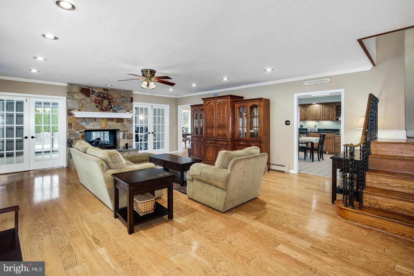 100 South Providence Road Wallingford, PA 19086 - Photo 5 of 56 Main level living room