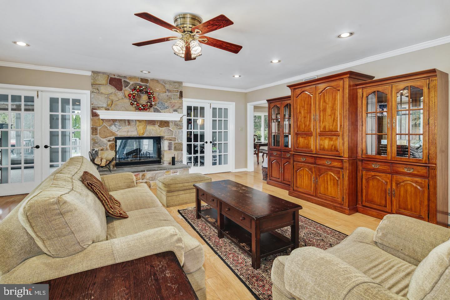 100 South Providence Road Wallingford, PA 19086 - Photo 6 of 56 Main level living room