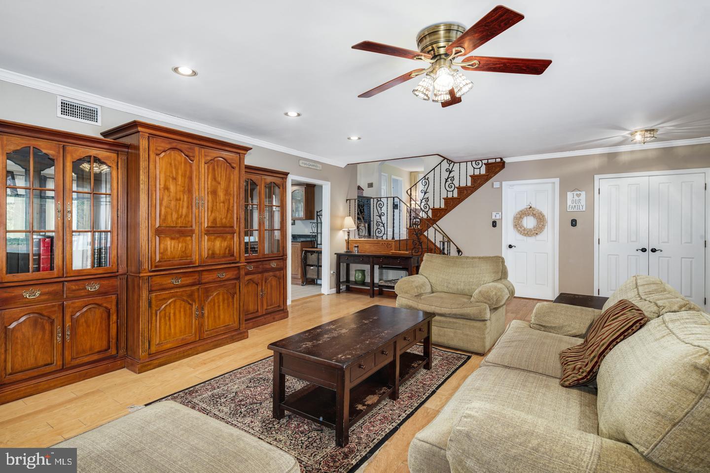100 South Providence Road Wallingford, PA 19086 - Photo 7 of 56 Main level living room