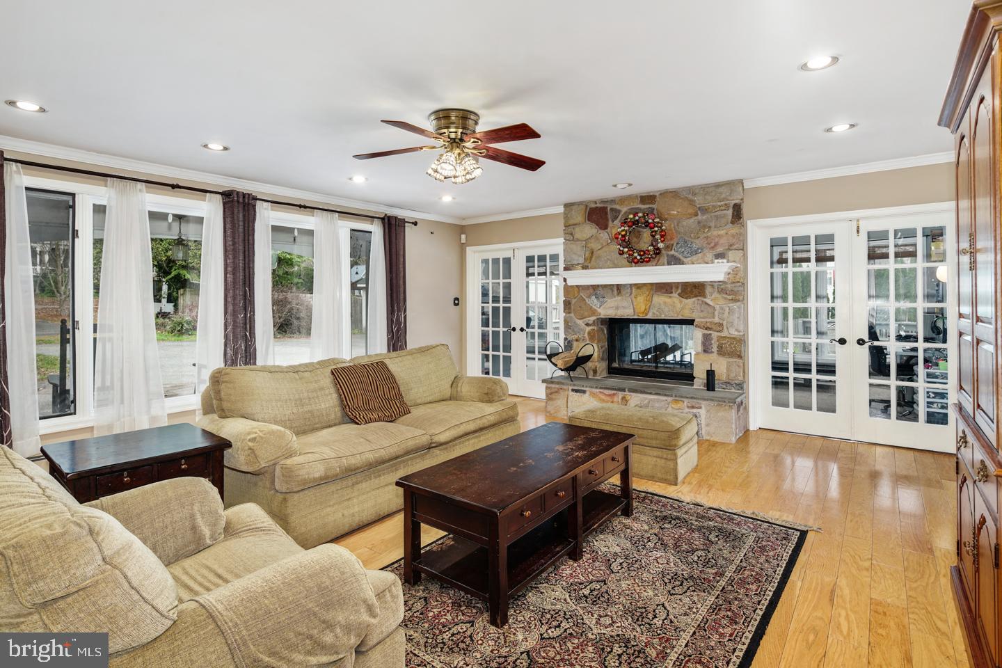 100 South Providence Road Wallingford, PA 19086 - Photo 8 of 56 Main level living room