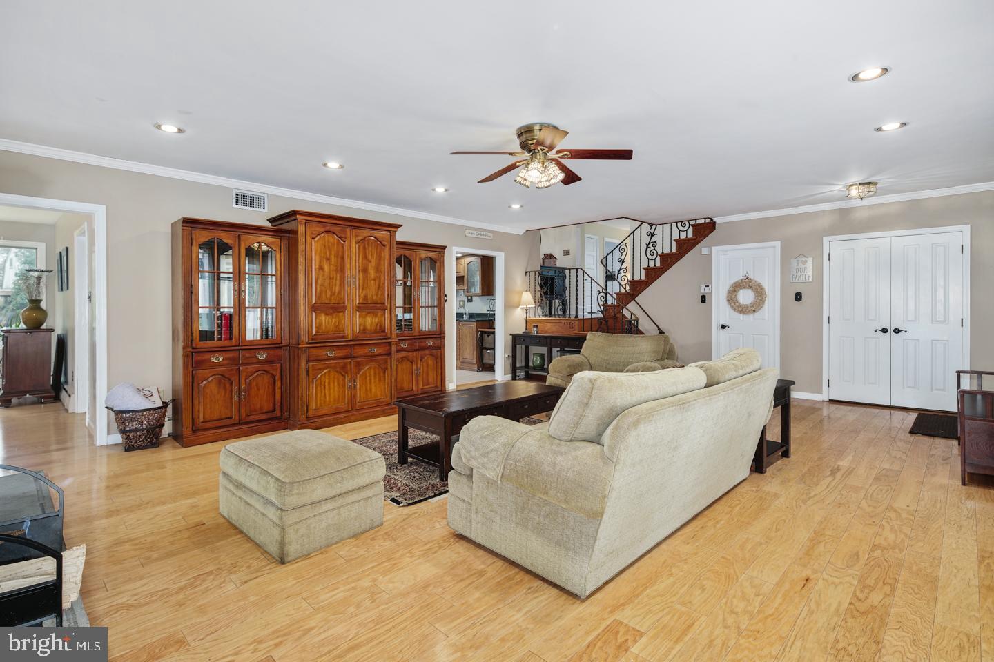 100 South Providence Road Wallingford, PA 19086 - Photo 9 of 56 Main level living room