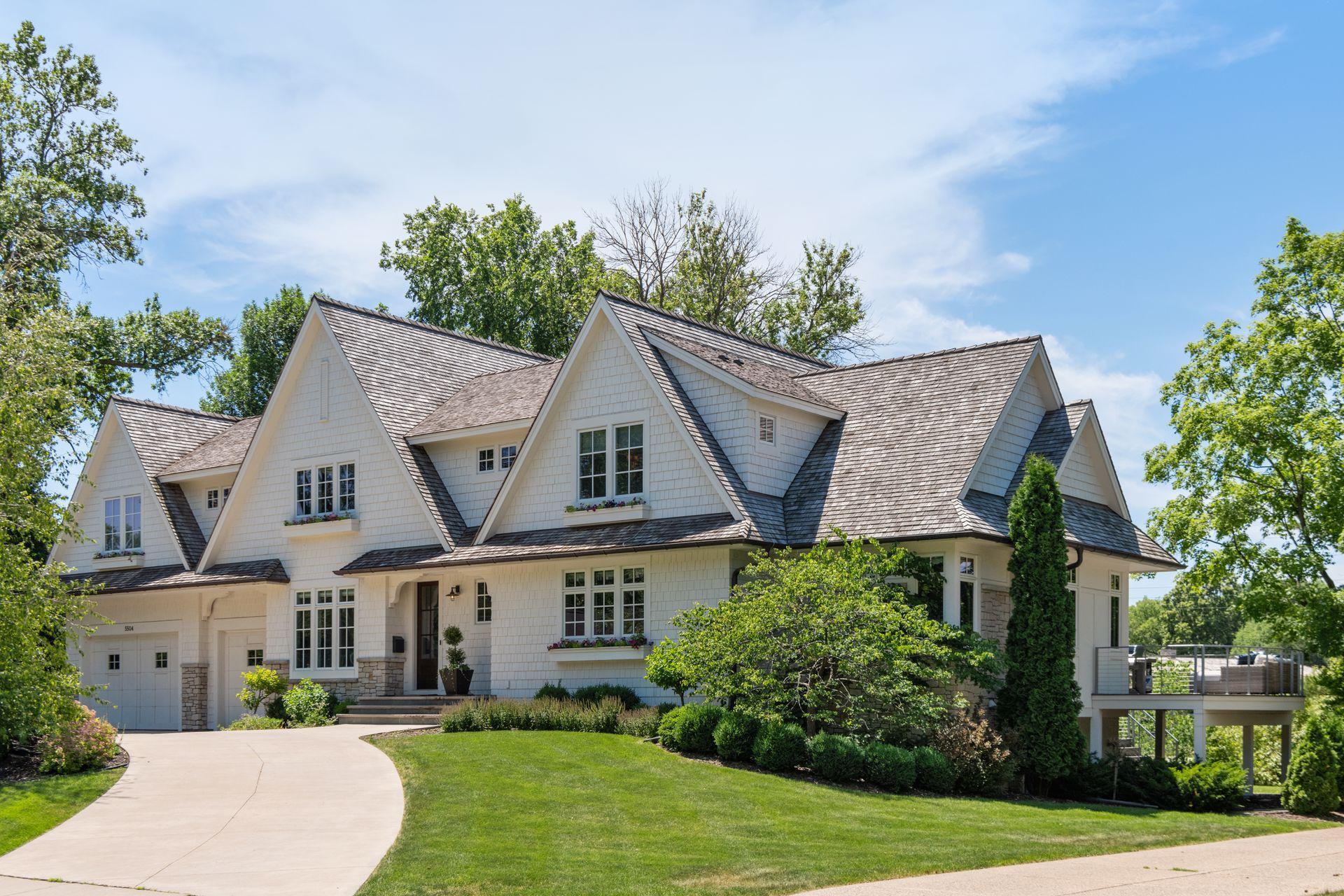 5504 Lakeview Drive Edina, MN 55424 - Photo 1 of 86