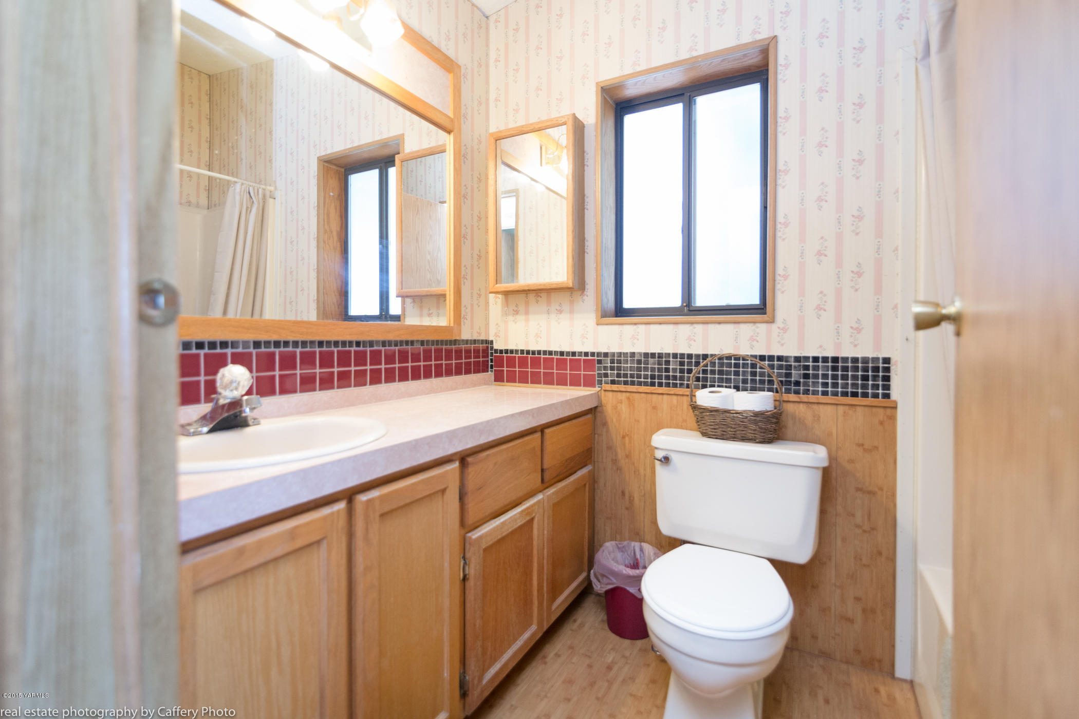 252-250 Knutson Road Tieton, WA 98947 - Photo 13 of 51 a bathroom with a toilet sink and mirror