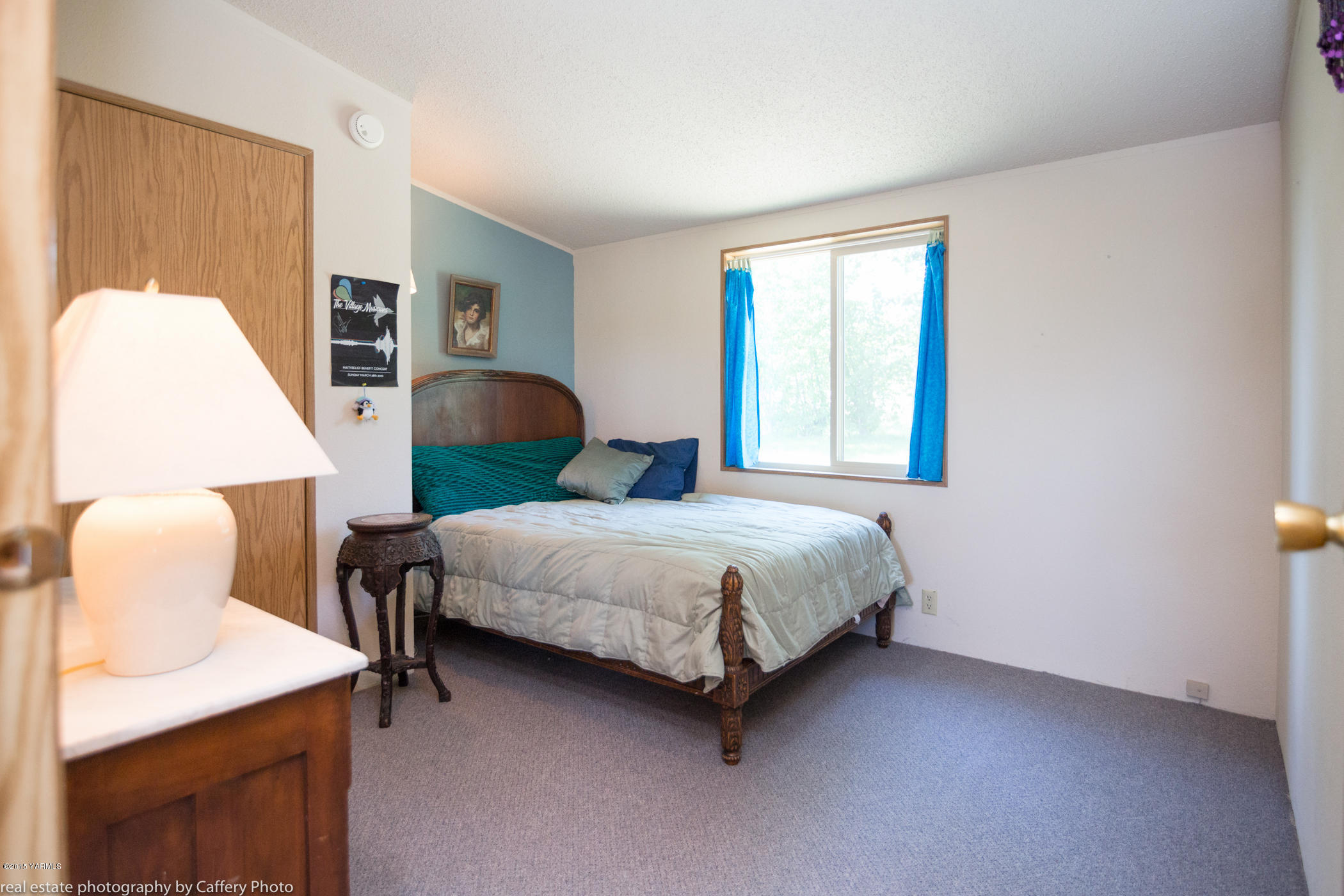 252-250 Knutson Road Tieton, WA 98947 - Photo 14 of 51 a bedroom with a bed and a window