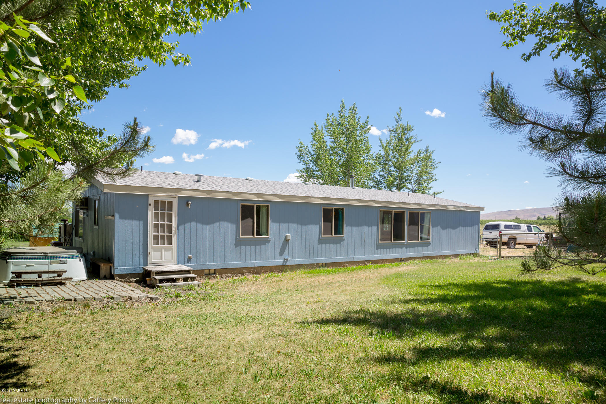 252-250 Knutson Road Tieton, WA 98947 - Photo 19 of 51 a view of a house with a yard