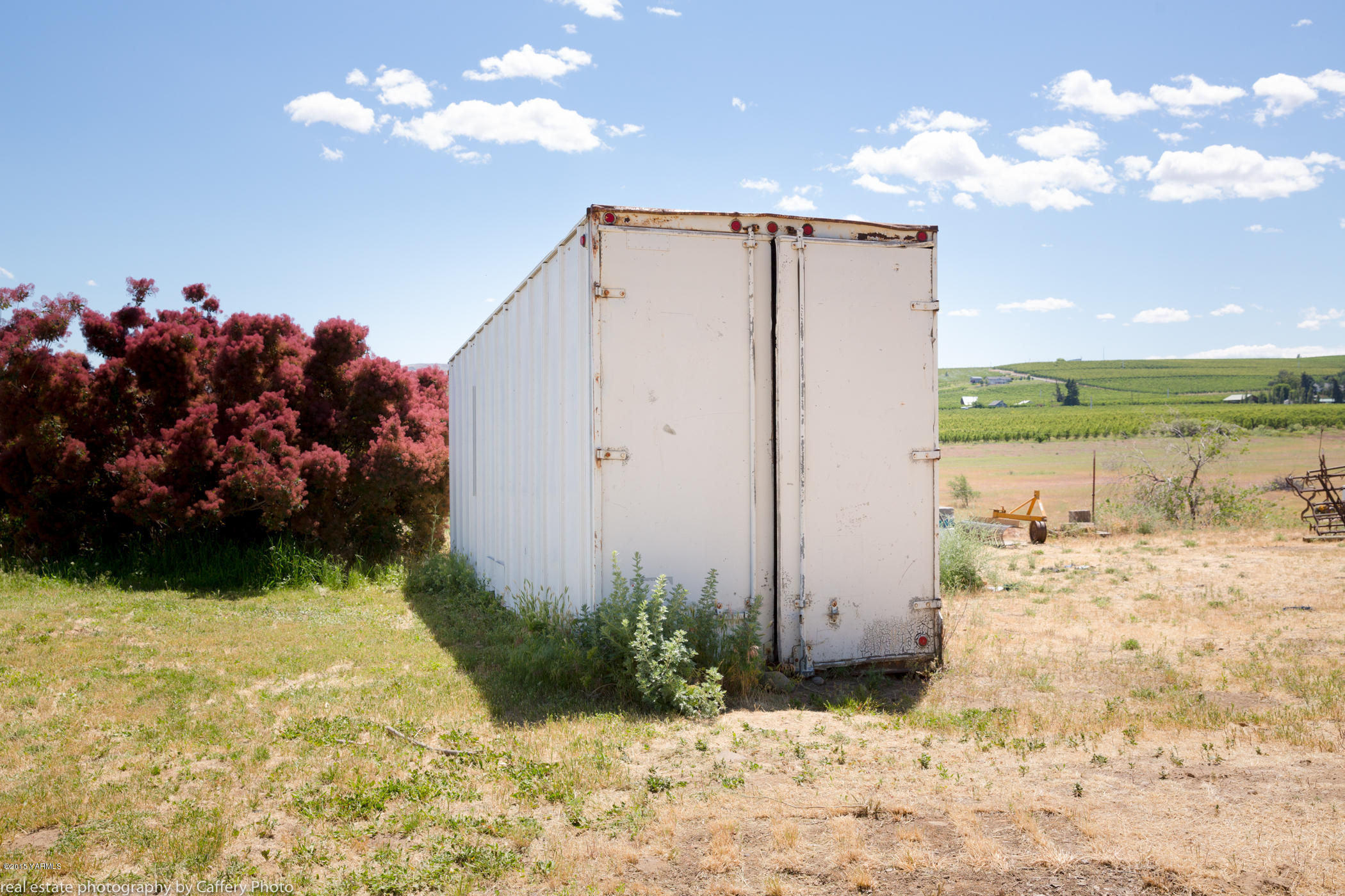 252-250 Knutson Road Tieton, WA 98947 - Photo 27 of 51 a view of a backyard of the house