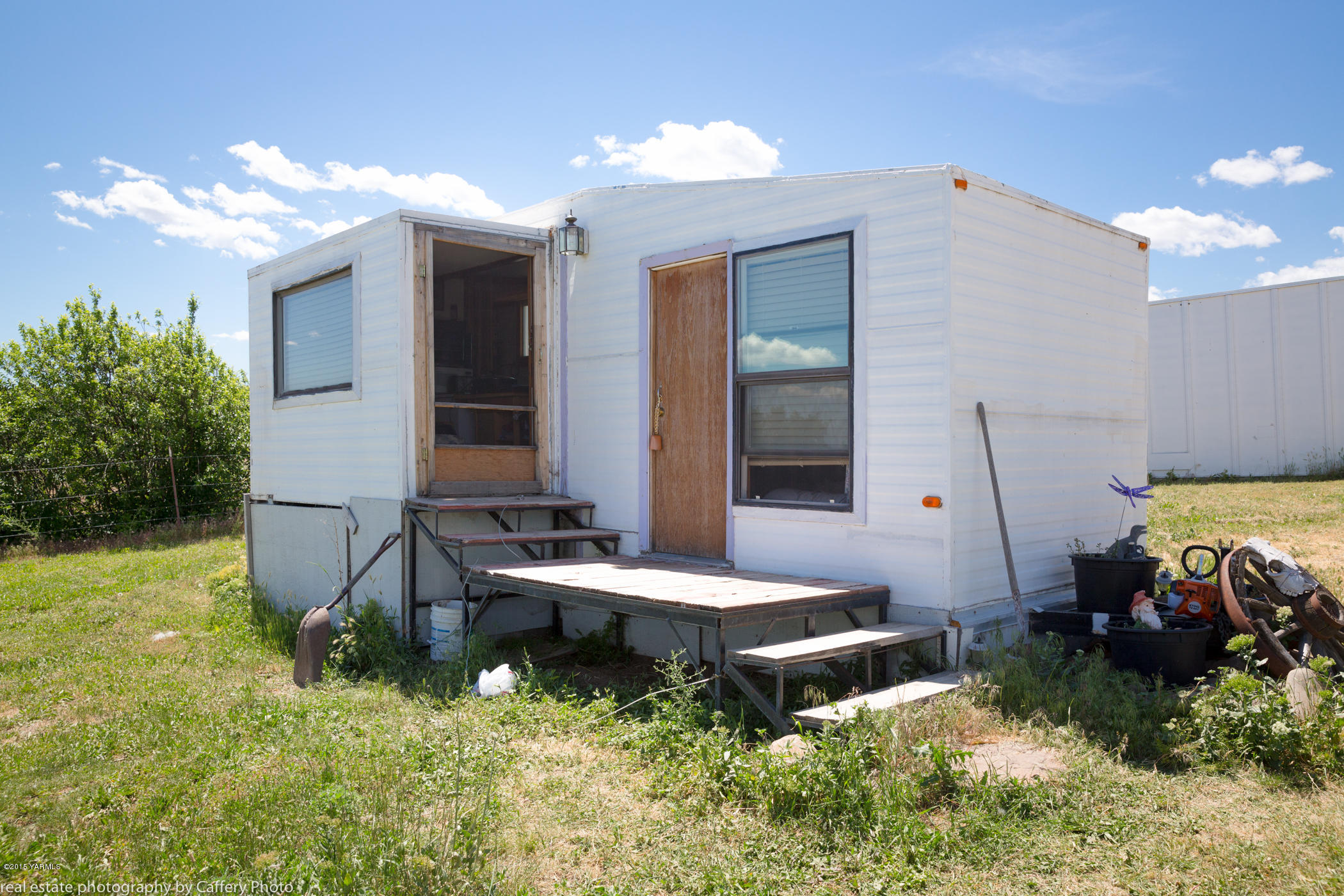 252-250 Knutson Road Tieton, WA 98947 - Photo 31 of 51 a backyard of a house with table and chairs
