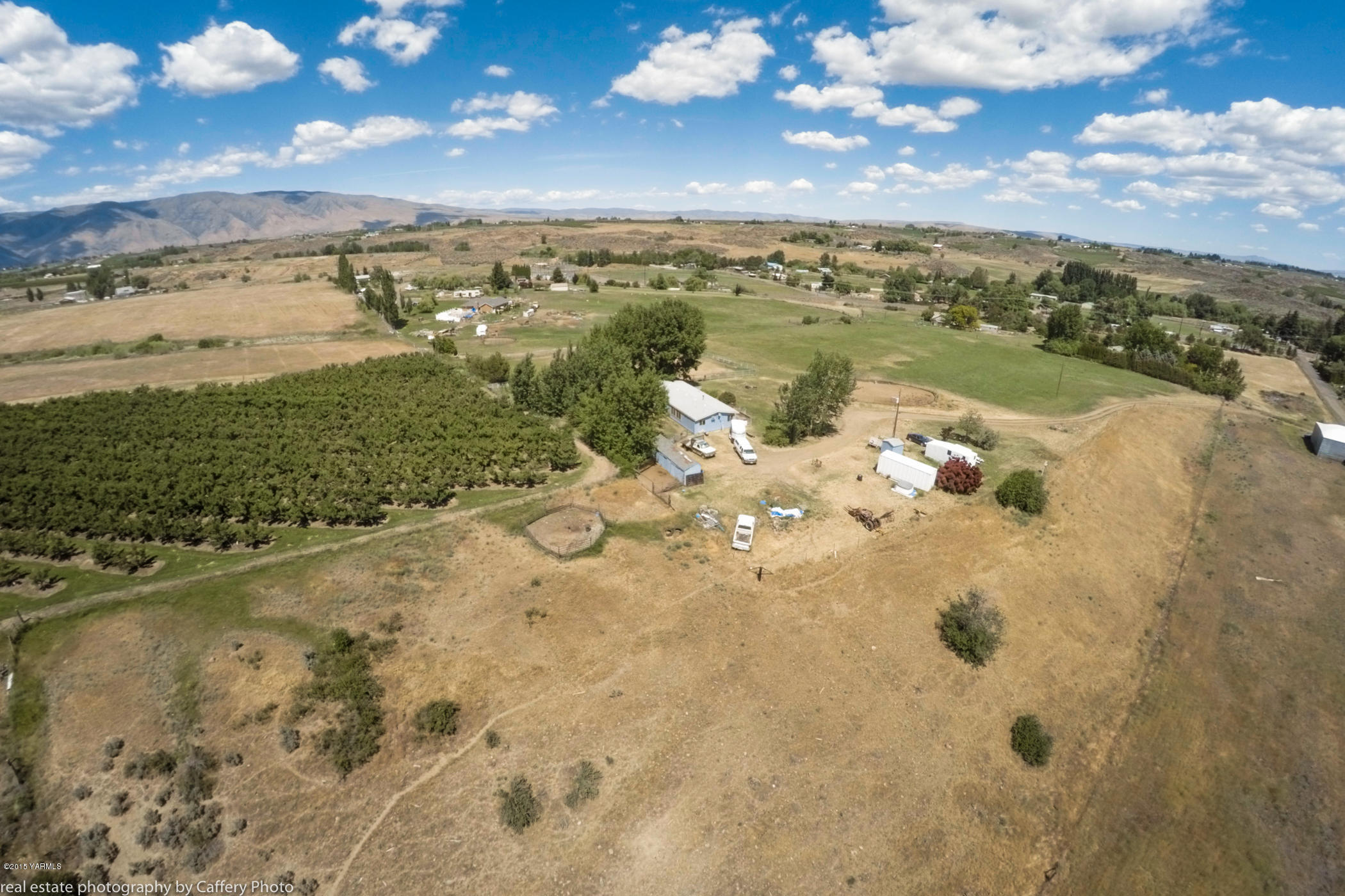 252-250 Knutson Road Tieton, WA 98947 - Photo 44 of 51 a view of a lake with a beach