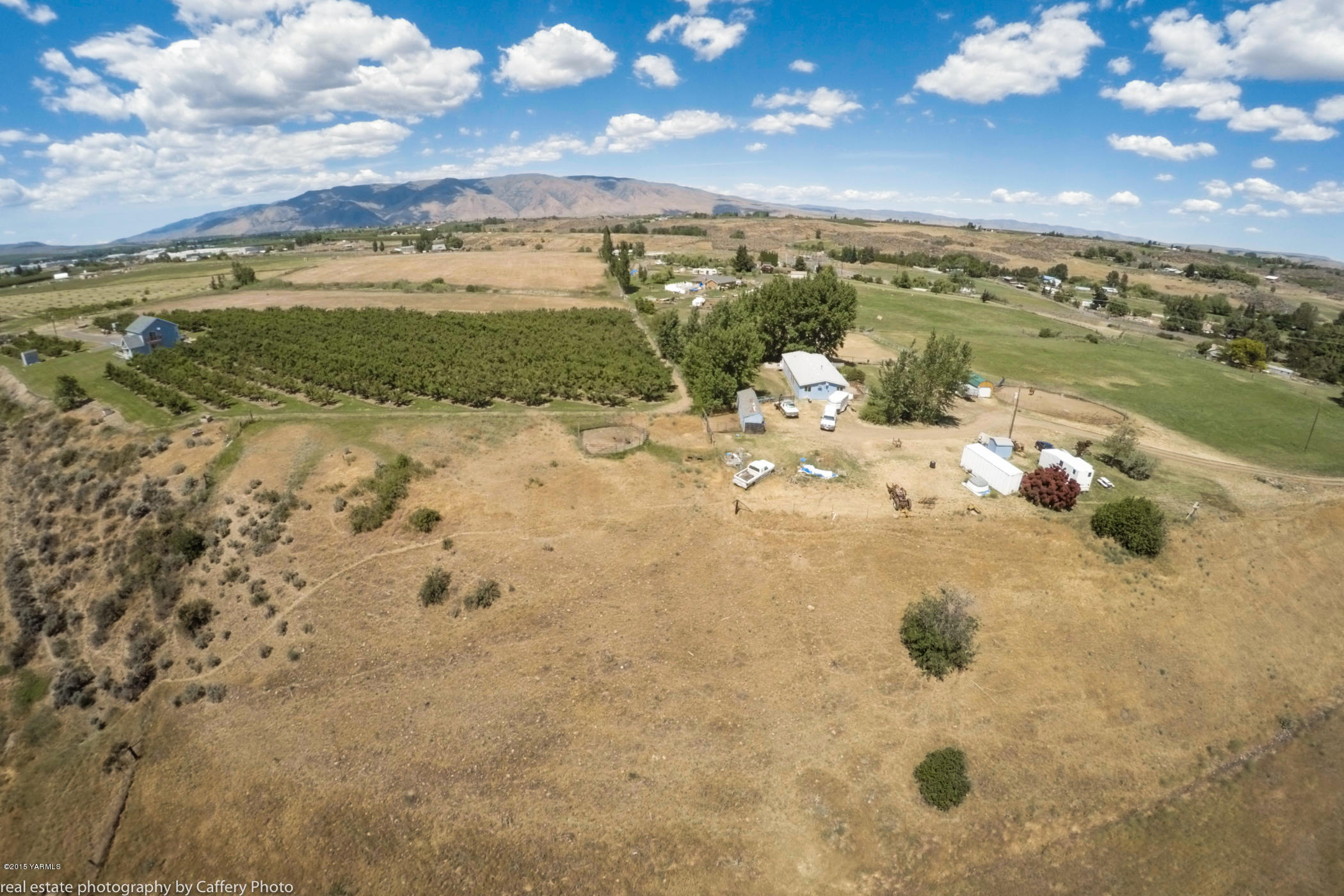 252-250 Knutson Road Tieton, WA 98947 - Photo 45 of 51 a view of a lake with a beach