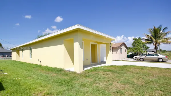 a view of outdoor space yard and garage