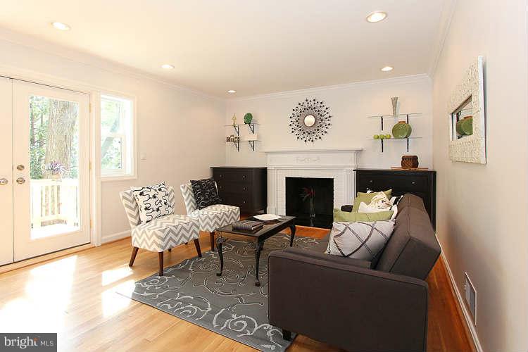1612 Belvedere Boulevard Silver Spring, MD 20902 - Photo 11 of 24 Living Room