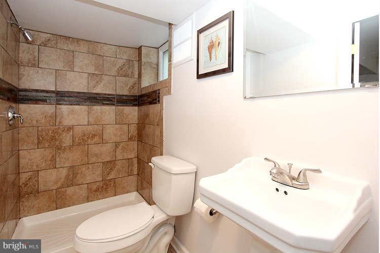 1612 Belvedere Boulevard Silver Spring, MD 20902 - Photo 20 of 24 Bath