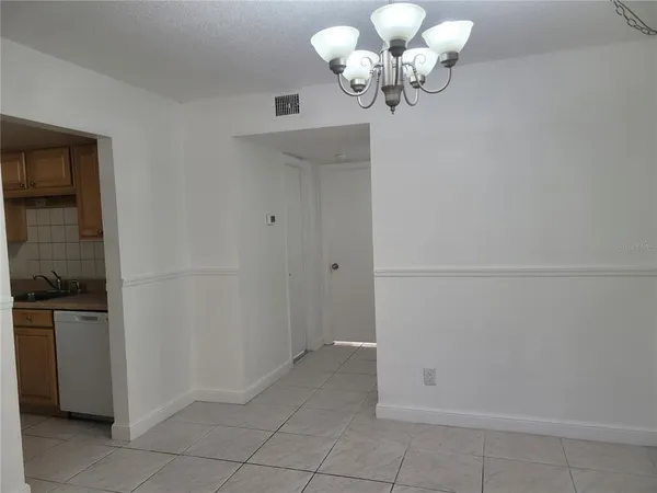 a view of a decorative room in a room