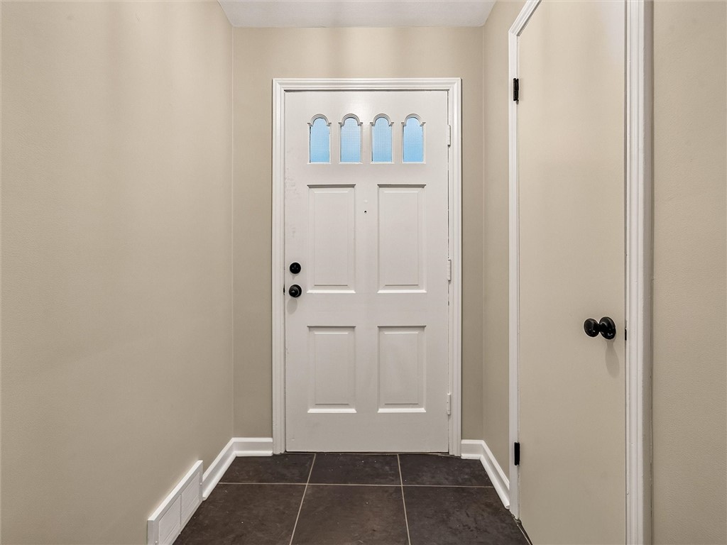 508 Roosevelt Road East Rochester, NY 14445 - Photo 3 of 30 Entrance foyer with generous size closet