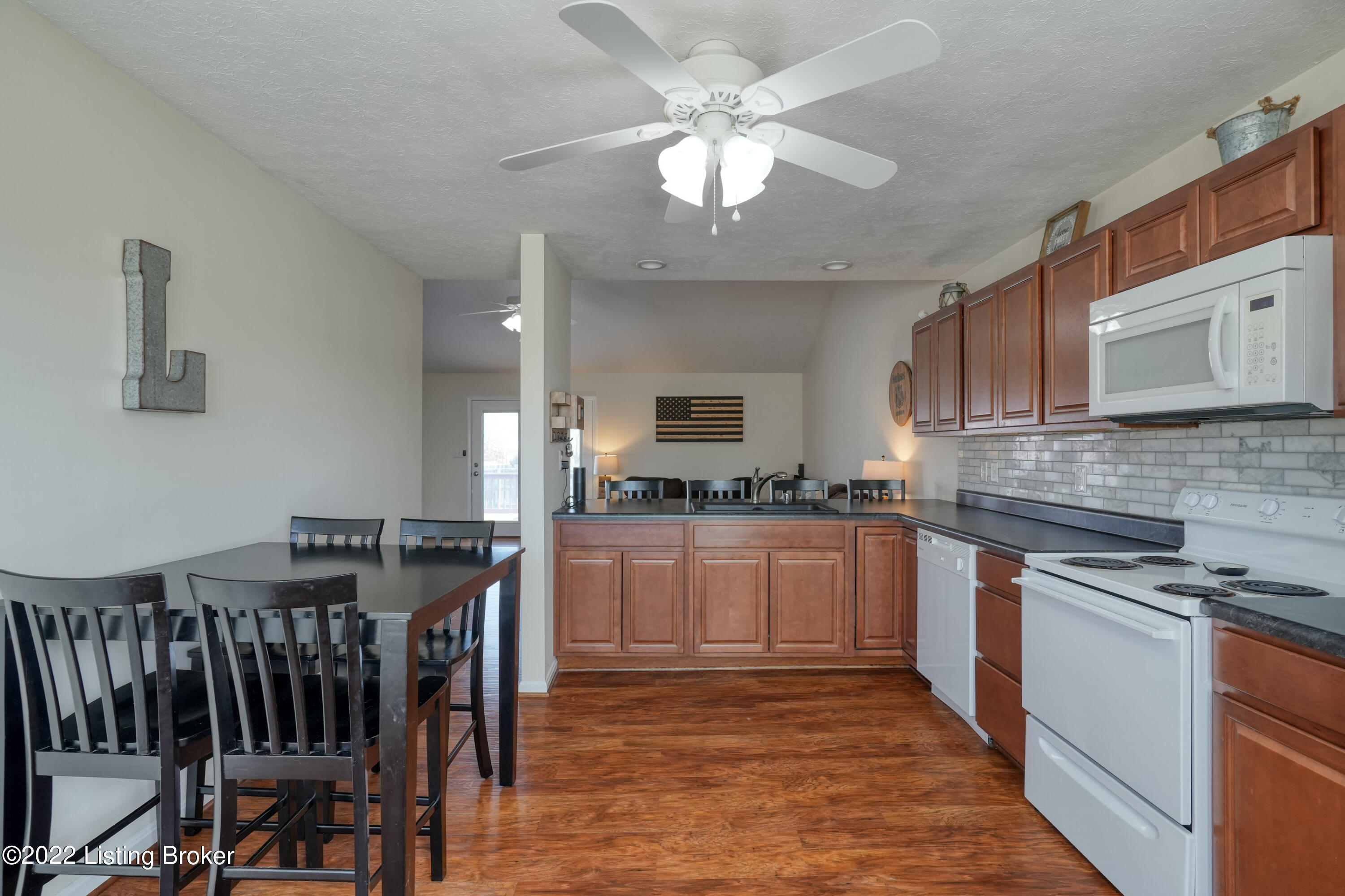 7905 Jennifer Ridge Place Louisville, KY 40258 - Photo 14 of 42 019 - 20221202 02826