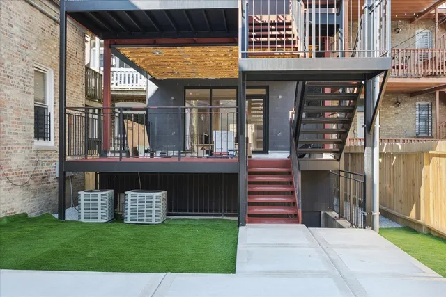 $875,000 | 1325 North Artesian Avenue, Unit 1, Chicago, IL 60622