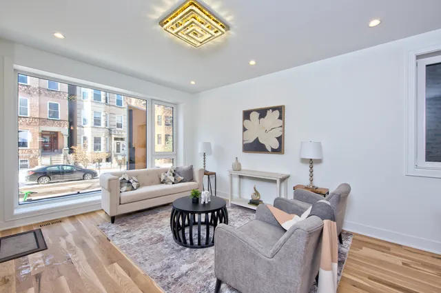 $875,000 | 1325 North Artesian Avenue, Unit 1, Chicago, IL 60622