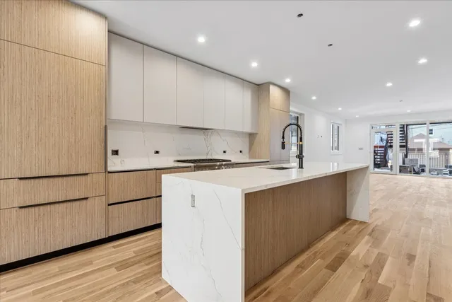 $875,000 | 1325 North Artesian Avenue, Unit 1, Chicago, IL 60622