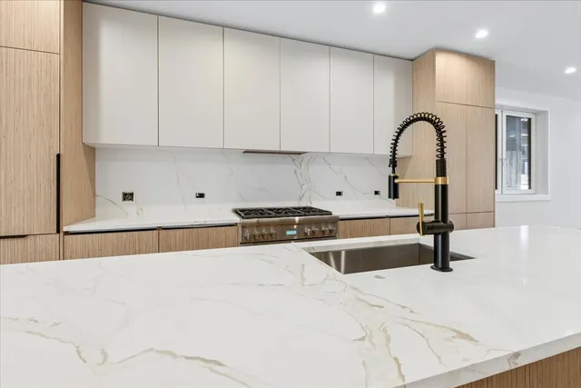 $875,000 | 1325 North Artesian Avenue, Unit 1, Chicago, IL 60622