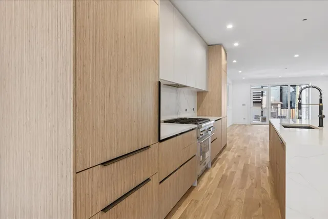 $875,000 | 1325 North Artesian Avenue, Unit 1, Chicago, IL 60622