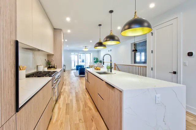 $875,000 | 1325 North Artesian Avenue, Unit 1, Chicago, IL 60622