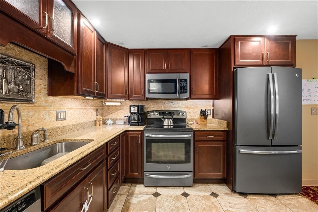 155 Hamilton Street, Unit 3 Worcester, MA 01604 - Photo 5 of 34